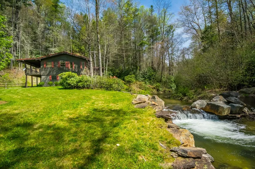 Private Riverfront Cabin: 9 Acres,  Trails to Waterfalls - Image 1