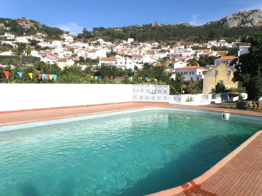 Villa with pool in the hills 70 km - Image 1
