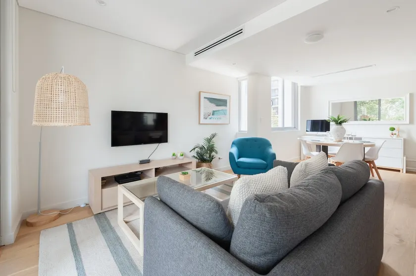 Stylish and Spacious Beach Apartment - Image 1