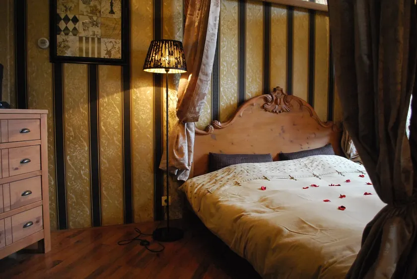 Lodging Box - Image 1
