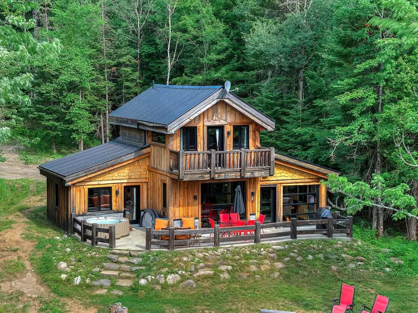 Mountain chalet, hot tub, private property, and lake - Image 1