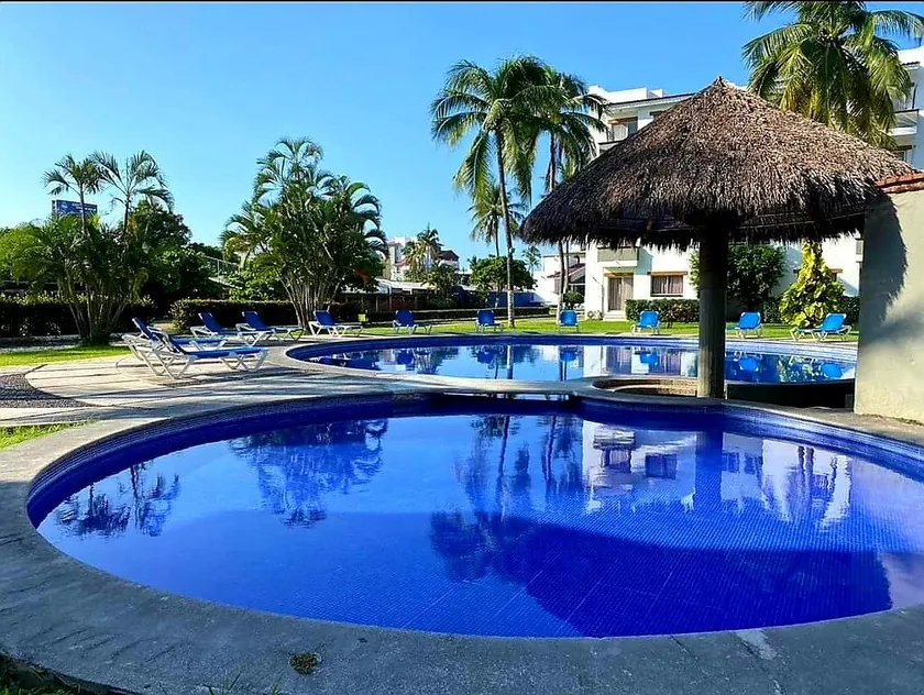 Apartment in Manzanillo with a pool and beach access - Image 1
