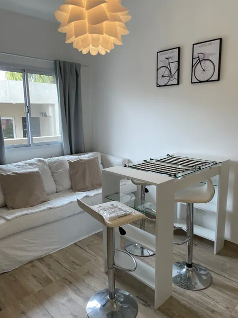 Beautiful brand new apartment in the heart of downtown. - Image 1