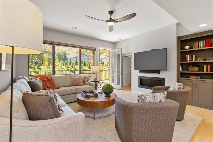 5-Star Lux Condo, Heated Pool, Hot Tub, Ski in/out @ Windham - Image 1