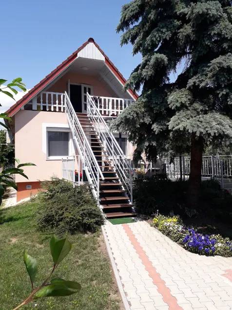 Víg Apartman 5, - Image 1