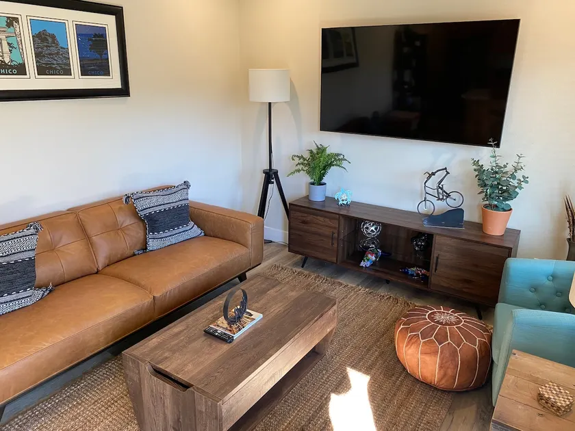 New custom home near downtown - Image 1