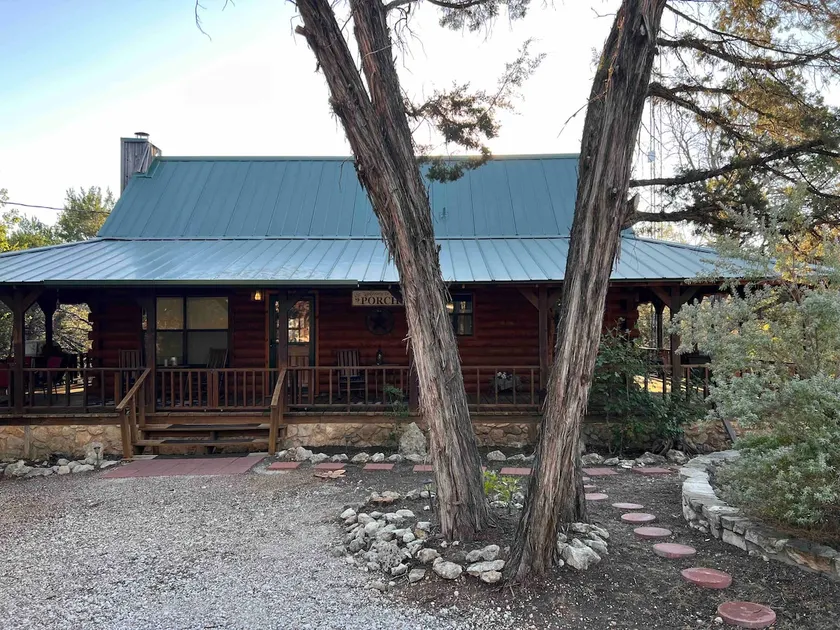 Lake Whitney Log Cabin Secluded & Cozy Log Cabin - Image 1