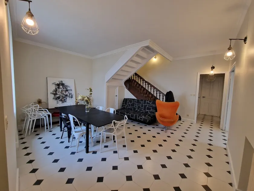 Large furnished townhouse with 5 Bedrooms - Image 1