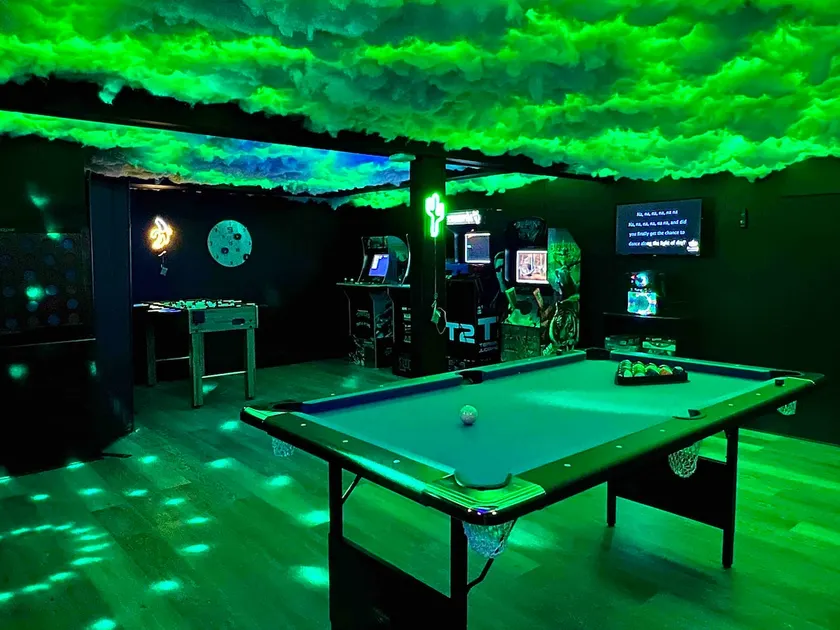 Hot Tub & Cloud Ceiling House 5 min to Mohegan Sun - Image 1