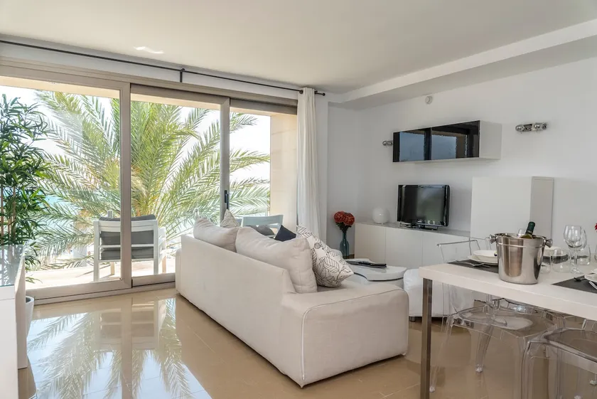 Beachfront Quadruple Suite - Image 1
