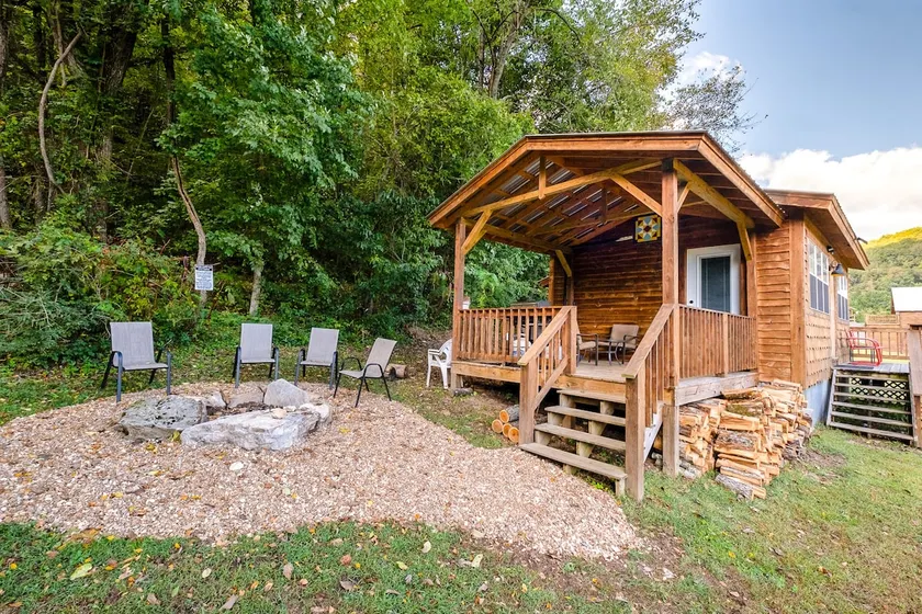 Cottage at the Creek ~ On S. Sylamore - Image 1