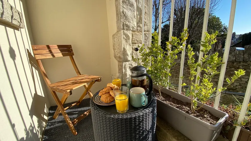 Spacious luxury flat in Swanage, close to beach with parking - Image 1