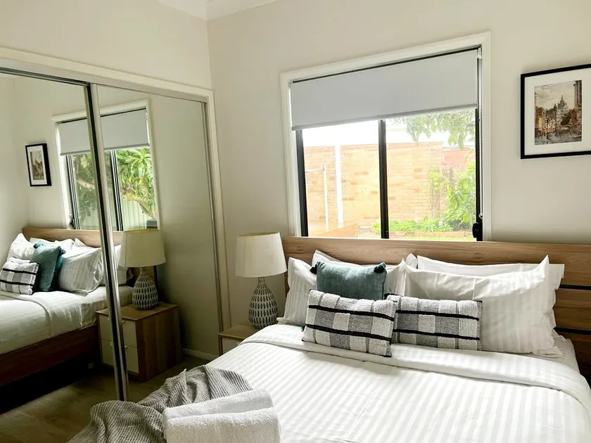 Deluxe Guest House near Westfield Eastgardens - Image 1