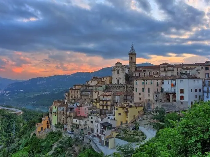 Historical stone house in Abruzzo, Italy. - Image 1