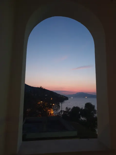 Sea view luxury apartment - Image 1