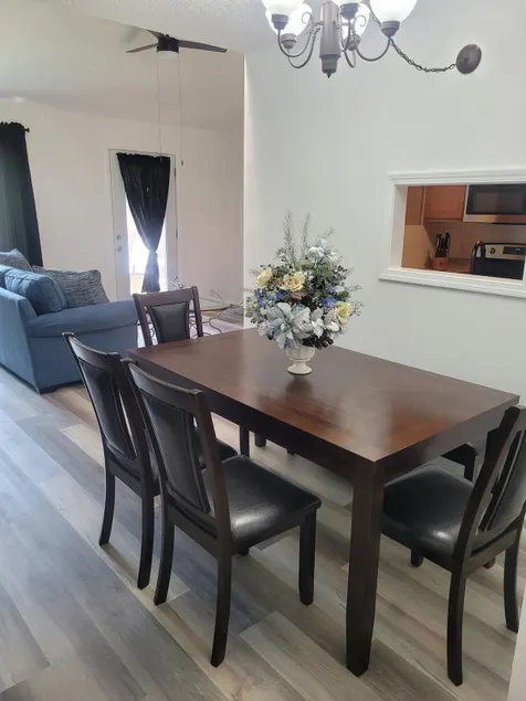 beautiful 2 bedroom apartment - Image 1