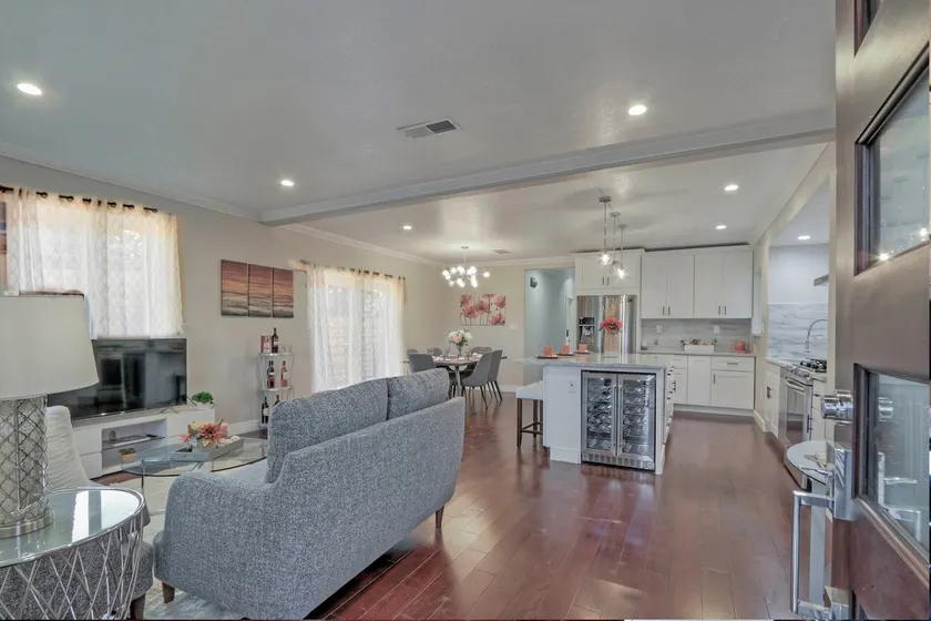 Geräumiges, neu renoviertes, schönes Haus in der Nähe des Besten von San Jose! - Image 1