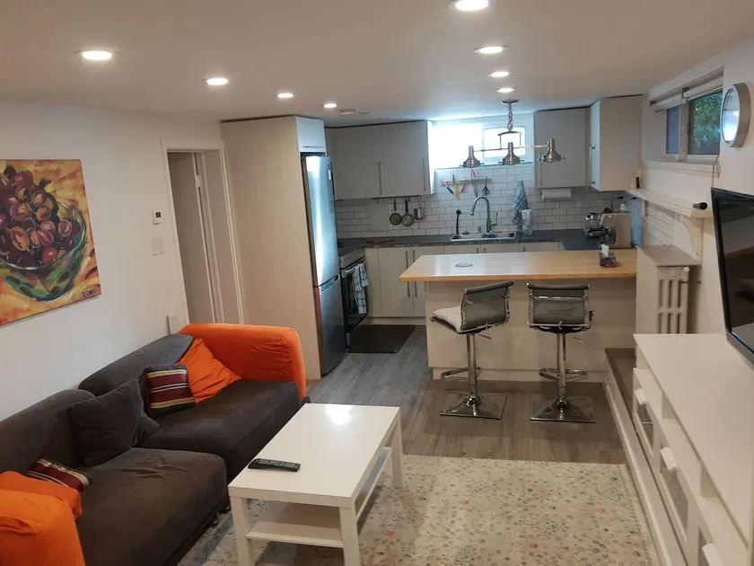 Lovely 1-bedroom in mid Toronto - Image 1