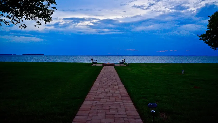 Bay Breeze Retreat - Image 1