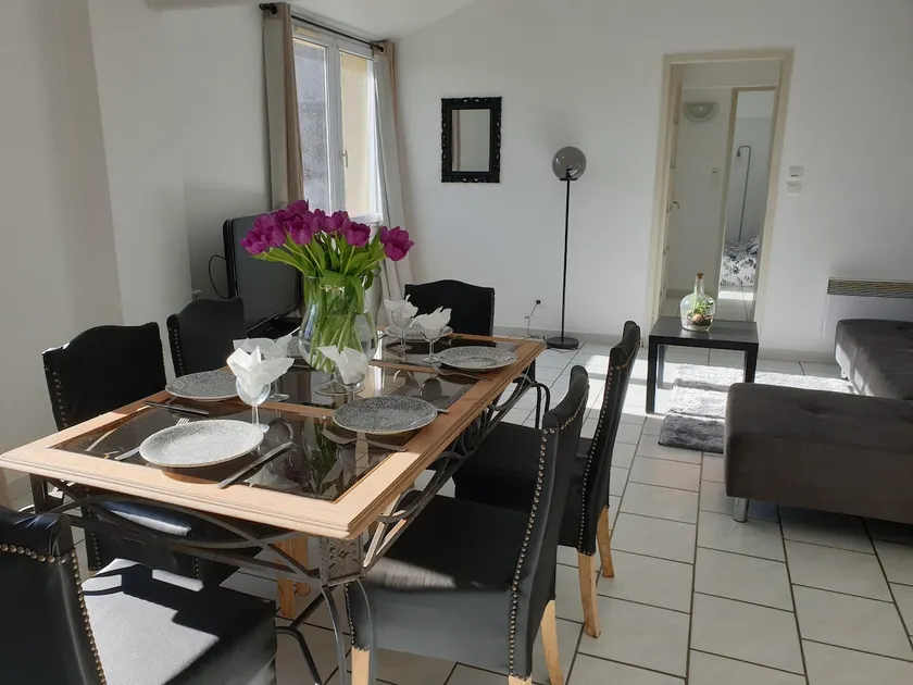 House in Connaux - Image 1
