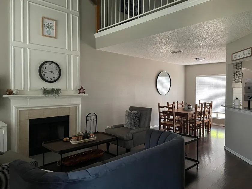 Sunrose Cottage - Fresh & Clean - King Suite + free Wifi - Pet Friendly - Image 1