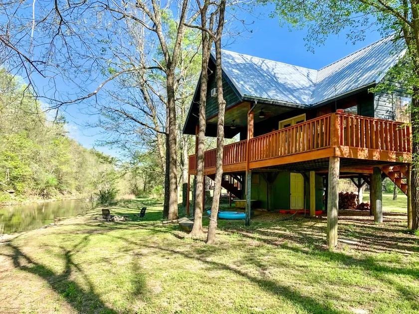 The Camphouse ~ ON Livingston Creek - Image 1