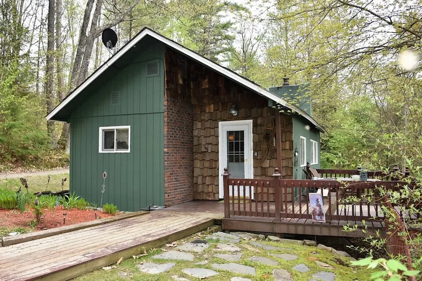 Cozy White Mountain Cabin w/ Hot Tub & Fireplace. - Image 1