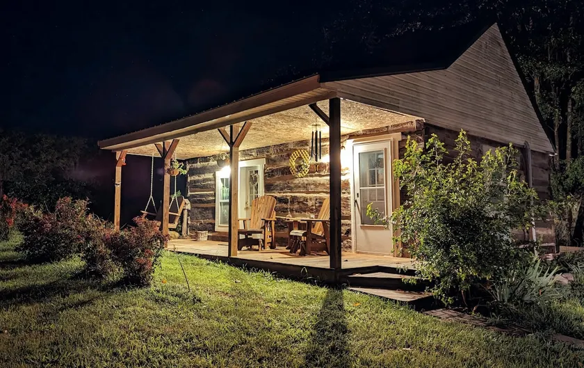 Dee's Country Cabin - Image 1