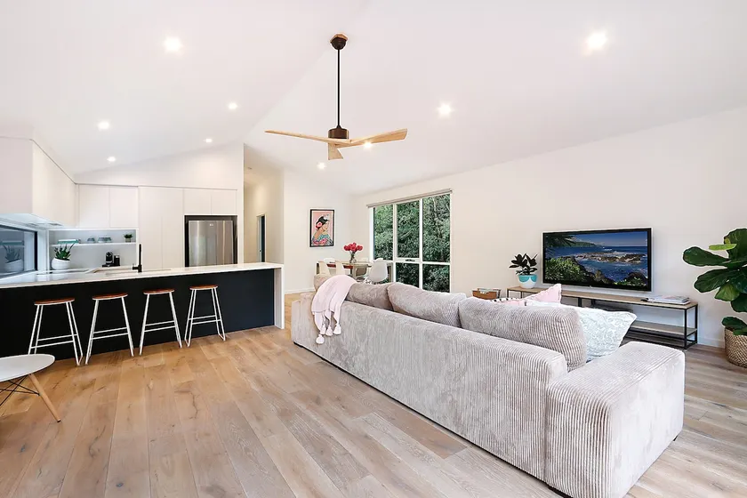Black Salt Beach House Rye - Image 1