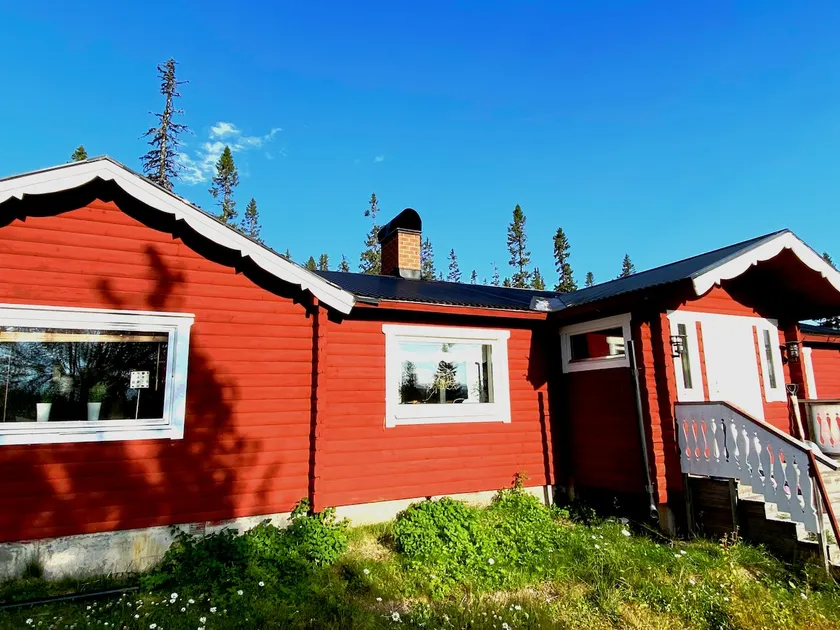 House on the mountain side - Image 1