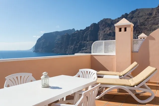 41 ELEGANT & STUNNING HOLIDAY HOME WITH PANORAMIC CLIFF & SEA VIEWS - Image 1