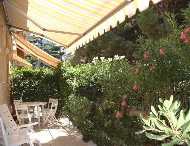 Beach 80 m away, 2 bedrooms, 4 p. , AC, terrace - Image 1
