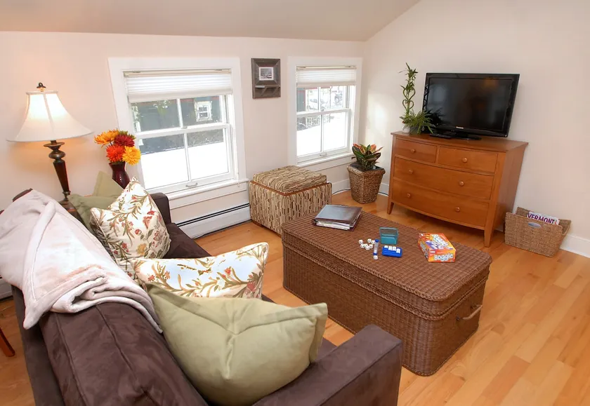 Max's Roost ~ Apt. 4 - Image 1