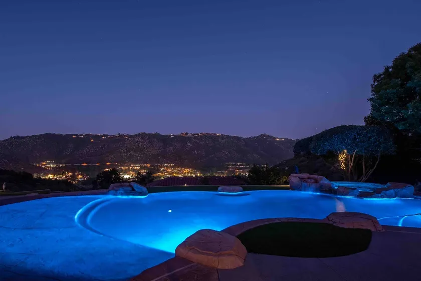 Beautiful private oasis in San Diego serene views - Image 1