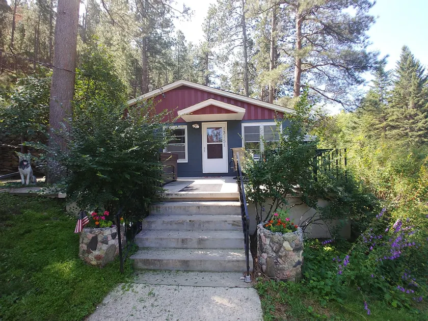 Hideaway on Bridge Lane - Image 1