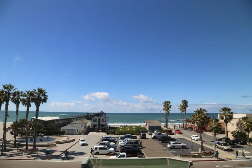 San Diego Beachfront House 60s to sand surf pier - Image 1