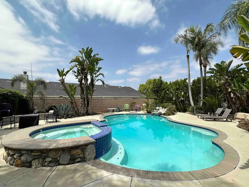 5 LG BR Entire House HotTubPool -BBQ near Disney - Image 1