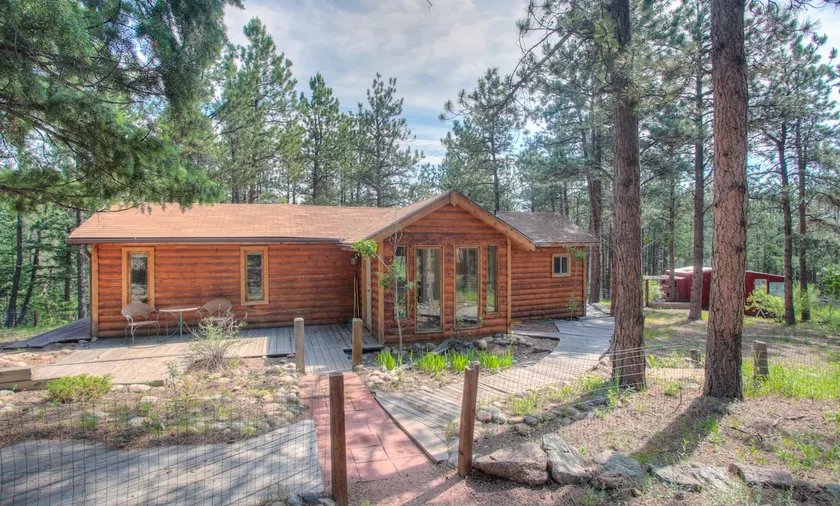 Charming Cabin on Dream Property - Image 1