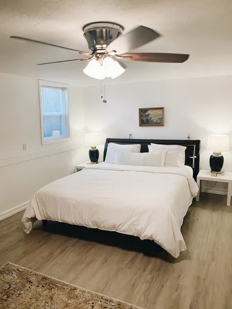 Clean & Modern Studio w/ King Bed & Pull-Out Couch - Image 1