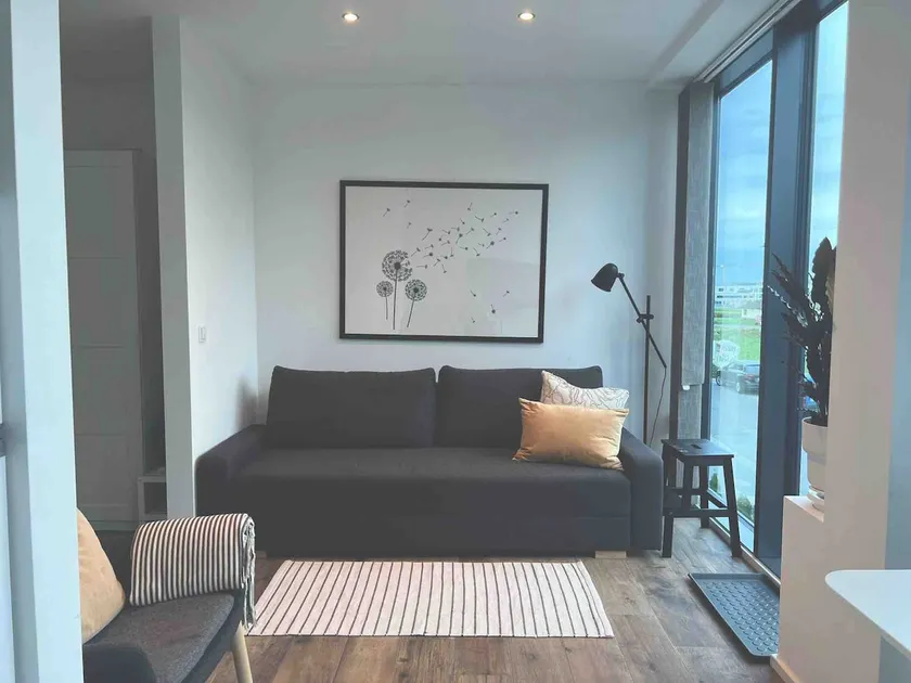 BV34 Studio Business Flat - Image 1