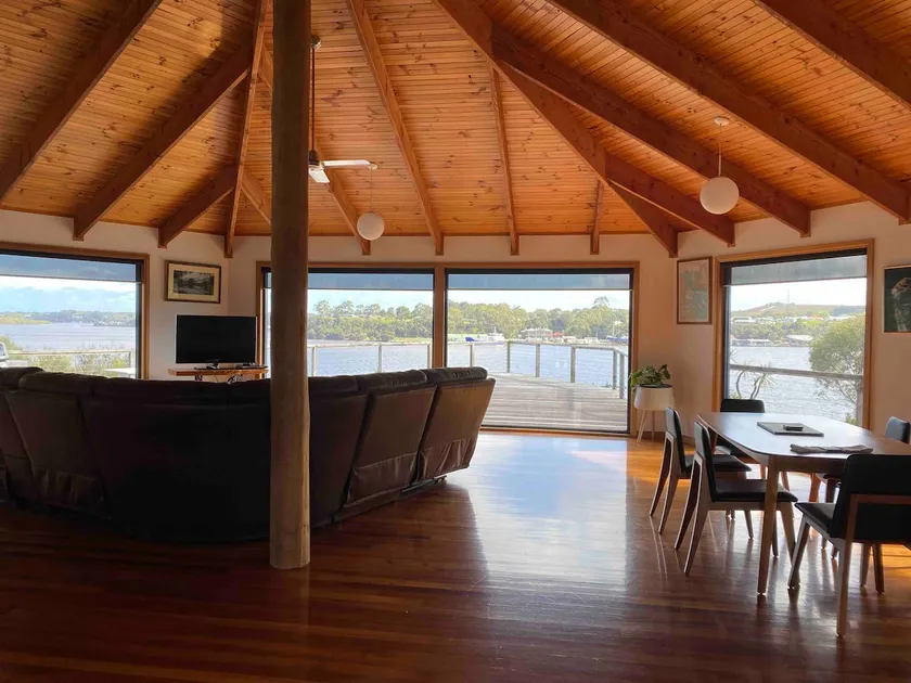 Strahan House - Image 1