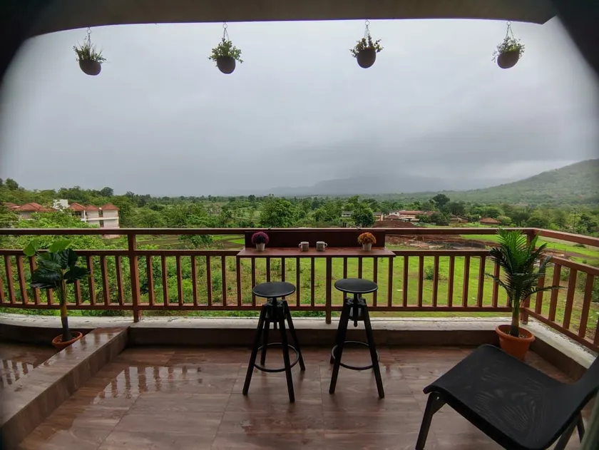 Green Heaven, Holiday Maiyaan - Image 1