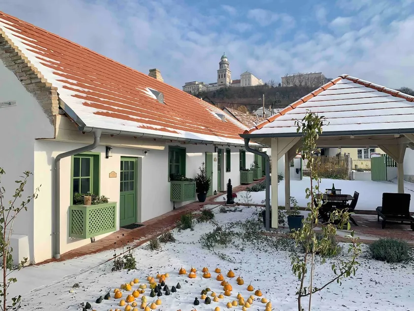 Pannonhalma Várlak Guesthouse Demeter Apartment - Image 1