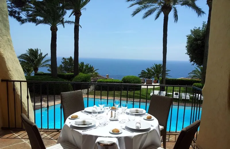 Swimming pool, Hammam, Sauna, Sea, Solarium, Restaurant, Games - Image 1