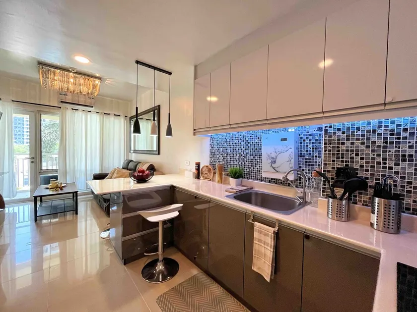 New 2-bedroom hideout for 5 pax across MOA - Image 1
