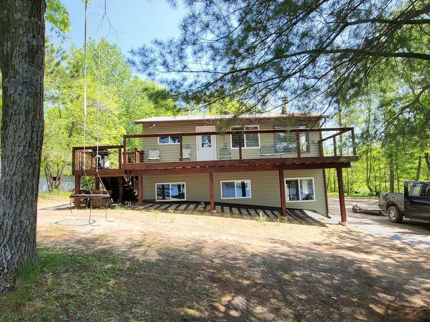 Happy Lakeside Getaway - Image 1