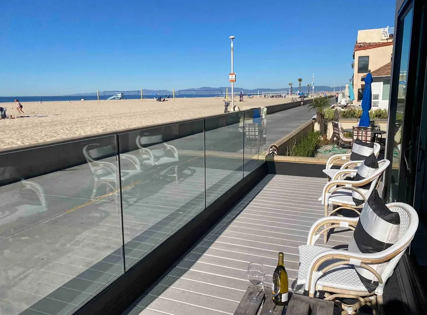 Beachfront Modern 2 Brdm/2 Bath on Strand - Image 1