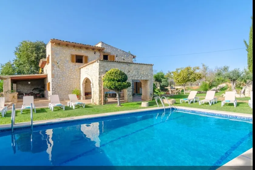 House with pool and relax - Image 1