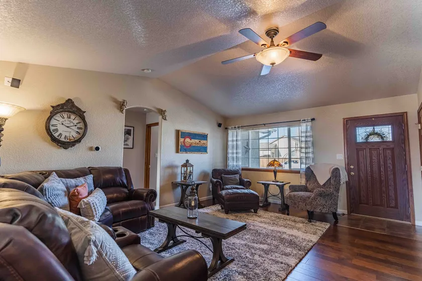 Beautiful Warm and Spacious Home, 3bed/2 full bath - Image 1