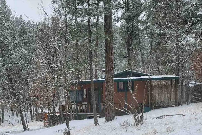 Cute 2 bedroom cottage w/hot tub - Image 1